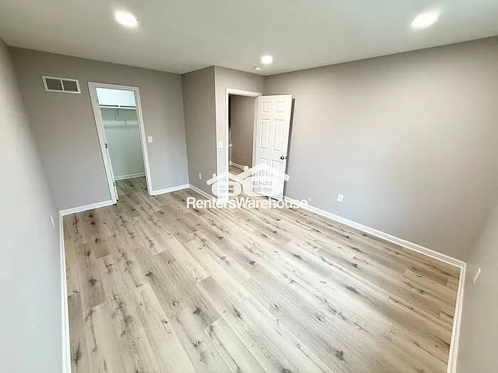 6907 Floyd St — Photo 2