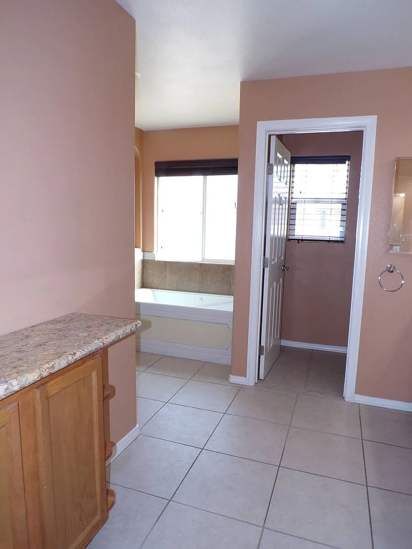 4 Bedroom 3 Bath Home and guest quarters — Photo 4