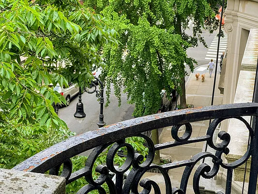 Rented by R New York | media 61