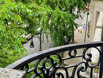 Rented by R New York