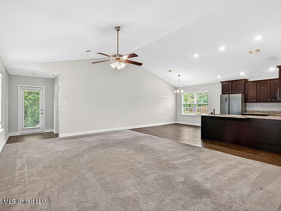 5th image of 14033 Fox Hill Dr