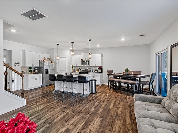 4th image of 220 Slateford Cir