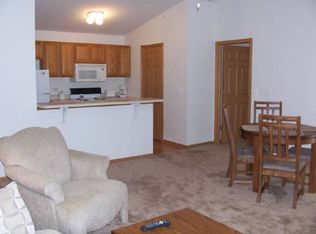 300 Leah Ln #320, Woodstock, IL 60098