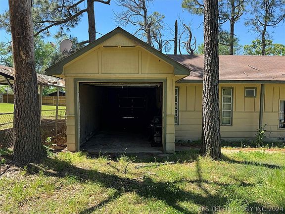 2nd image of 161 Lakeaire Dr