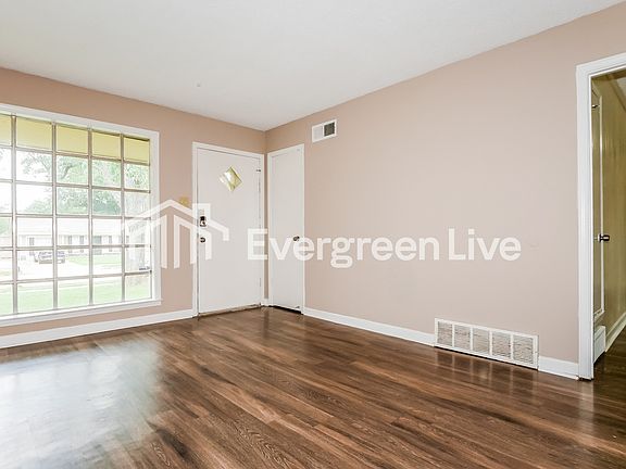 3rd image of 5991 Raintree Dr