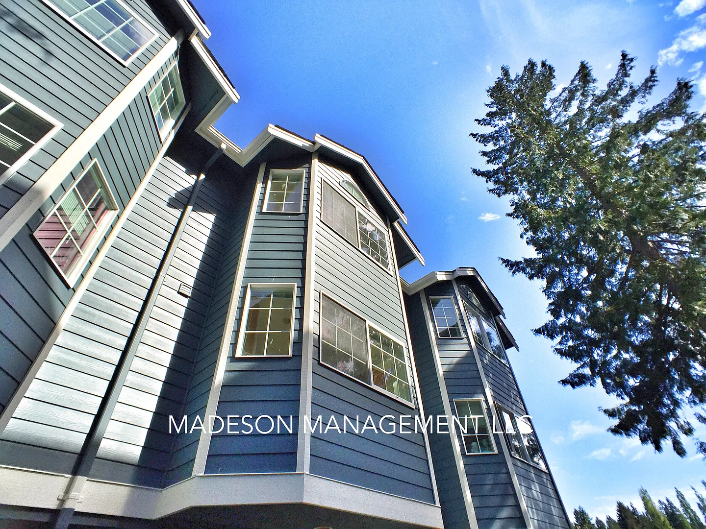 Light-Filled 2BR Townhome | Garage | Mountain Views | Steps from Jackson Park — Photo 1