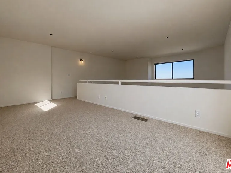 832 3rd St #405 — Photo 32