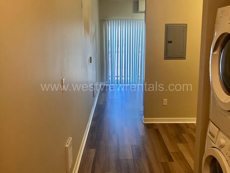 200 E Maple St — Photo 159