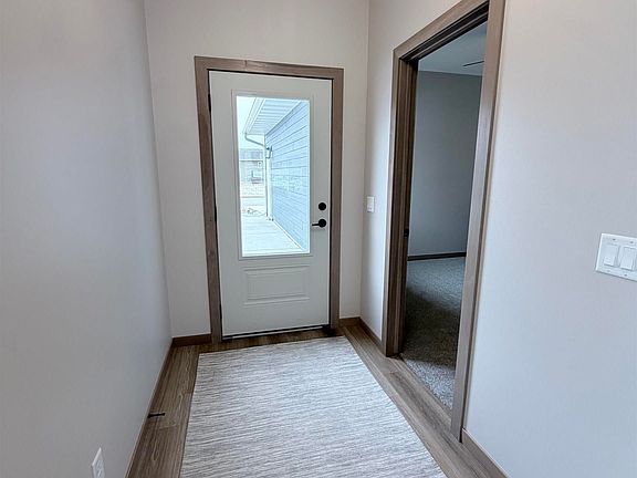 4th image of 1002 S 6th Ave