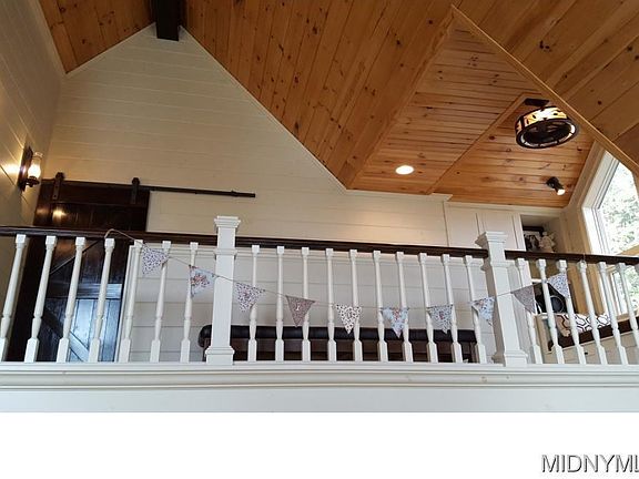 2nd image of 10600 Joslyn Rd