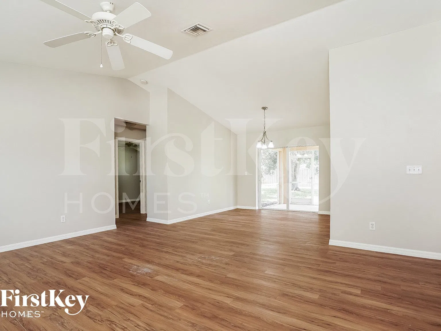 3 bed, 2.0 bath, 1212 sqft, $1,925 — Photo 2