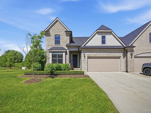 3898 Albatross Ct, Rochester Hills, MI 48309