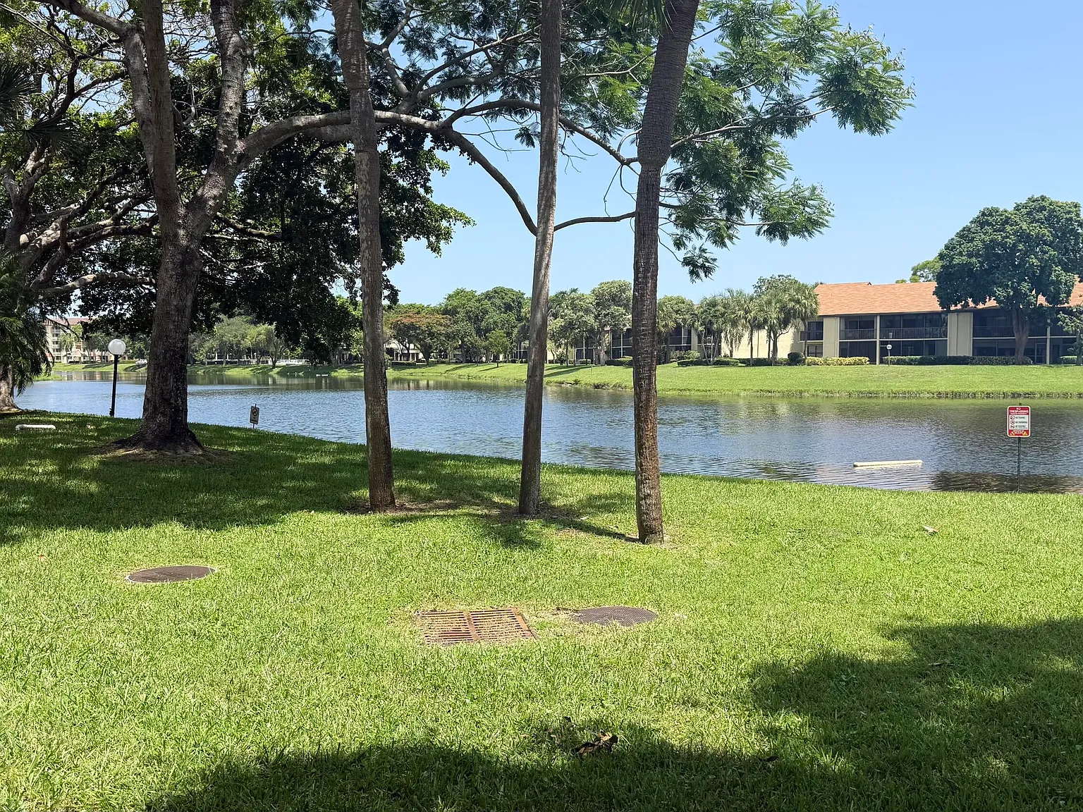 2 bed, 2.0 bath, 1100 sqft, $2,400 — Photo 3