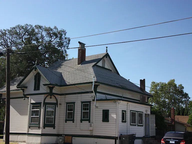 104 Walnut St — Photo 1