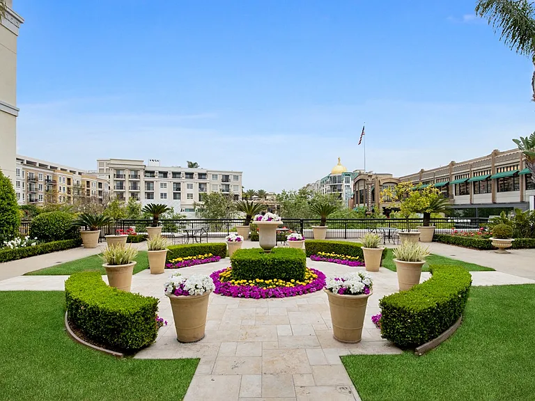 The Americana at Brand Luxury Apartments — Photo 16