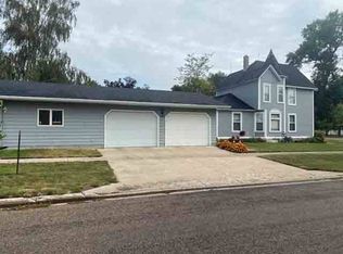 303 2nd St SW, Lakota, ND 58344