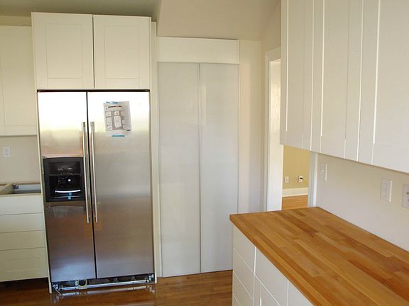 4th image of 2353 Hollyridge Dr