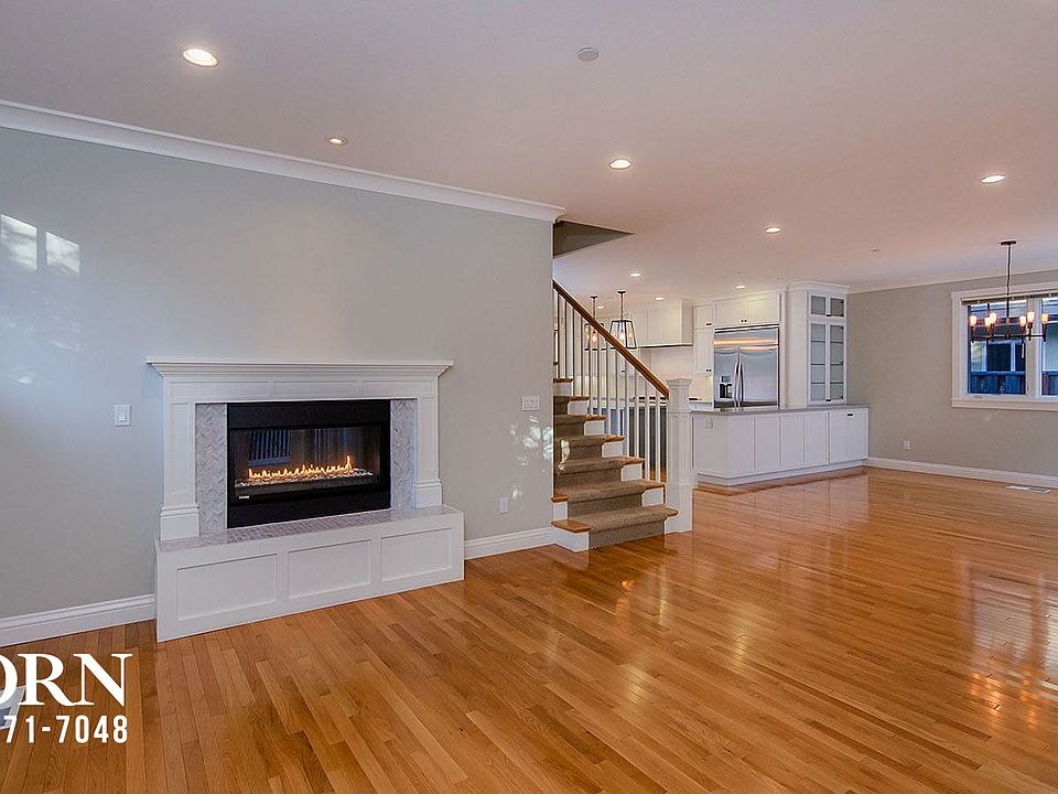 2nd image of 827 Webster St