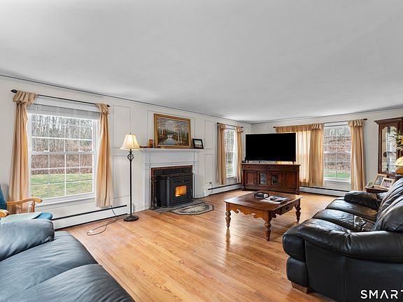 3rd image of 20 Inchcliffe Drive