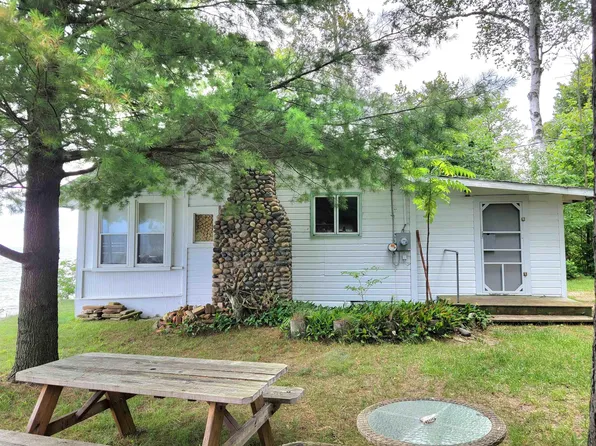 1525 Lakeside Dr, Harbor Beach, MI 48441