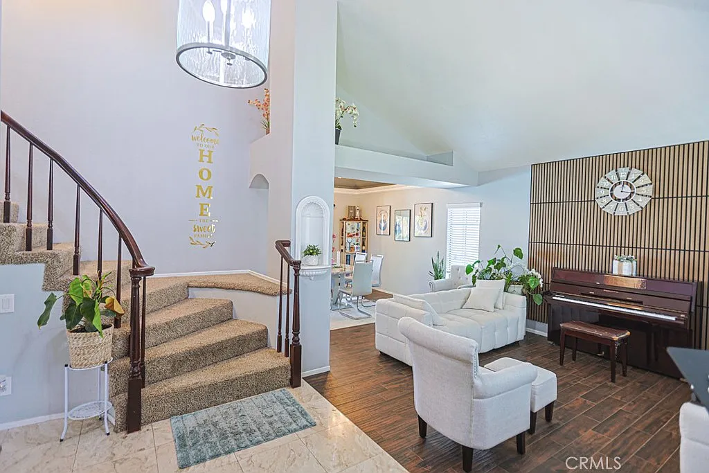 4 bed, 2.5 bath, 2204 sqft, $4,450 — Photo 3