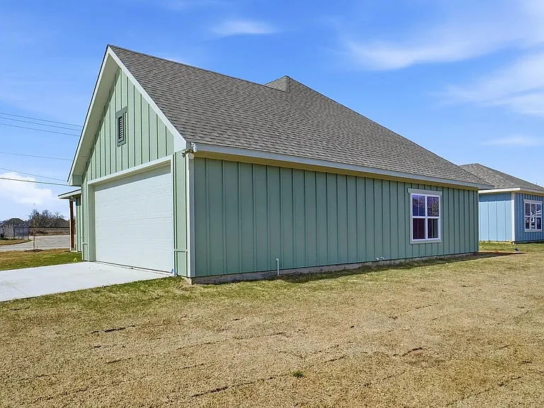 309 Railroad Ave — Photo 24
