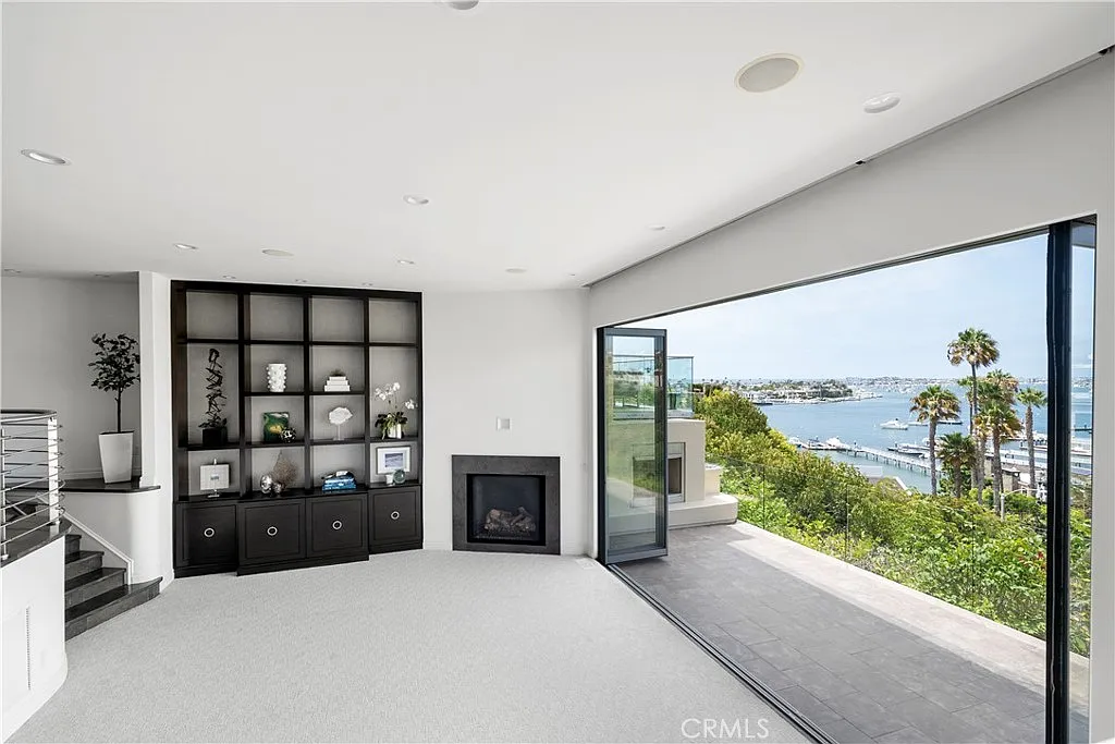 2 bed, 2.5 bath, 2217 sqft, $14,500 — Photo 3