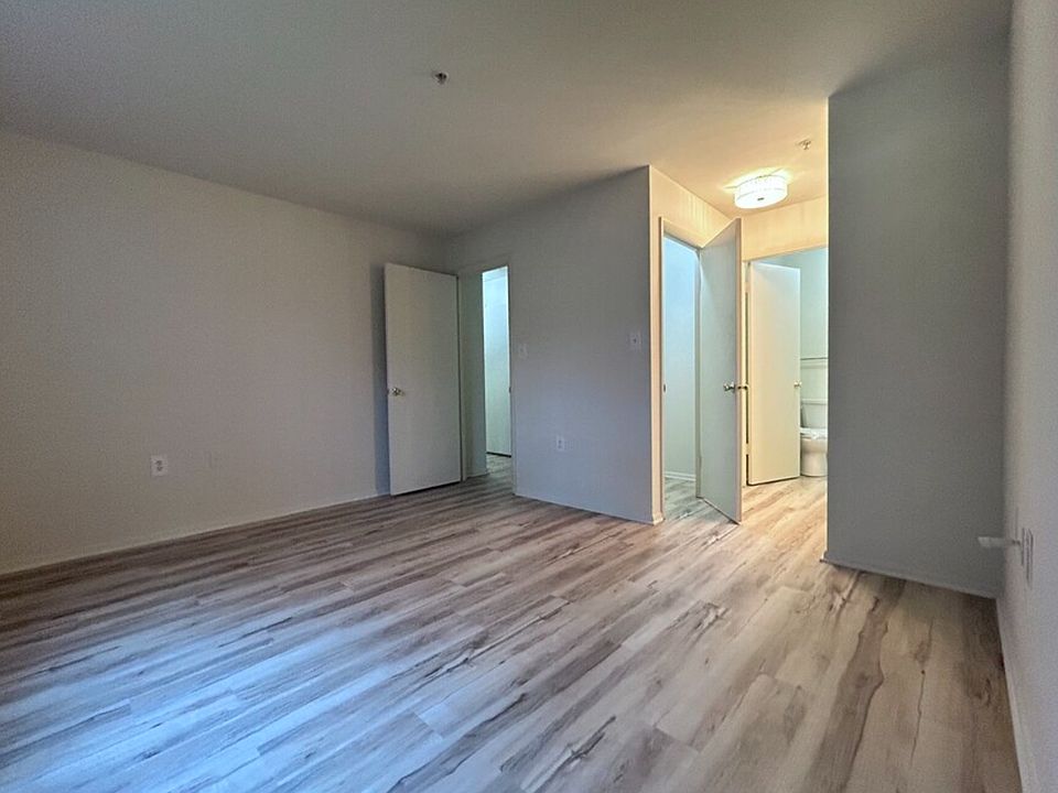 Primary Bedroom, Walk in Closet, Dressing Area and En Suite