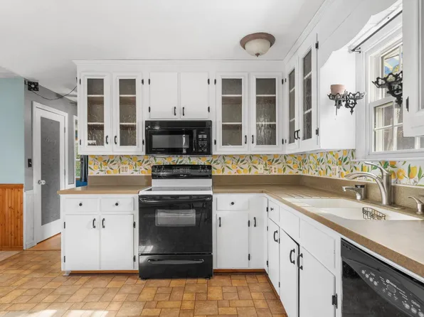5 Nel Mar Heights, Claremont, NH 03743