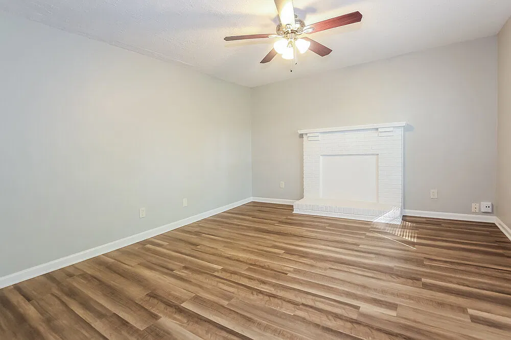 3 bed, 1.0 bath, 1164 sqft, $1,720 — Photo 4