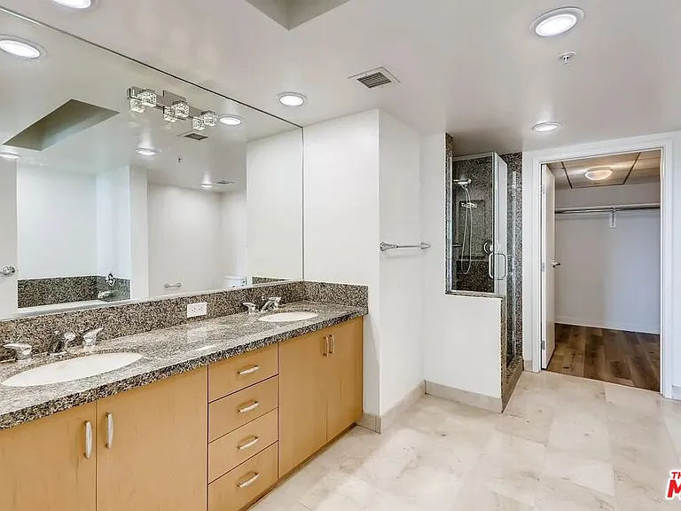 13700 Marina Pointe Dr #1225 — Photo 19