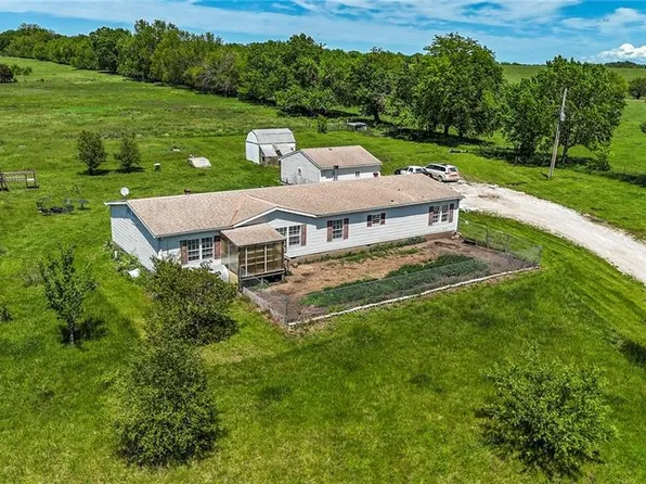 7500 W 359th St, Louisburg, KS 66053