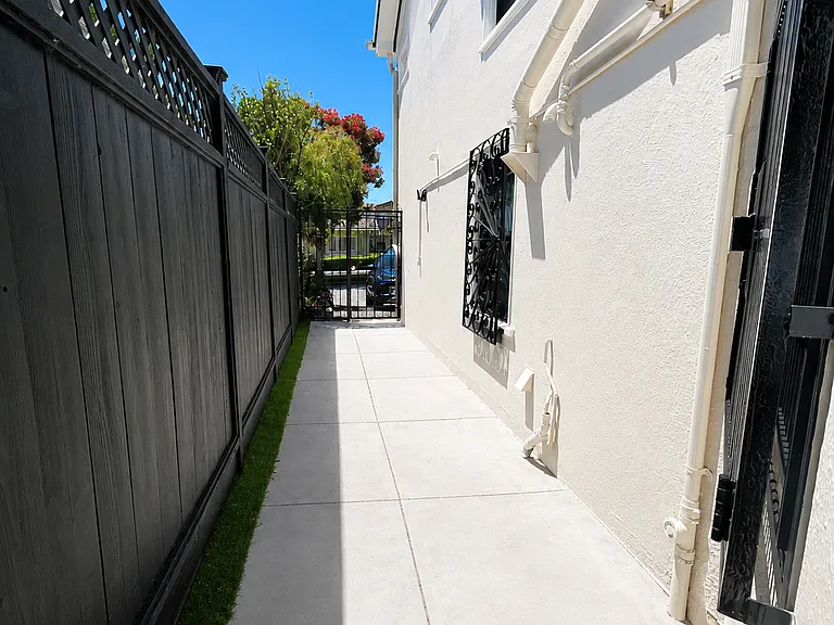 Independent Ground-Floor Entrance