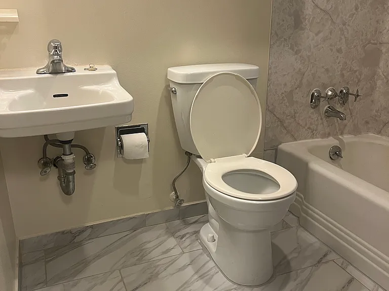 710 NE 43rd St #1/2 — Photo 6