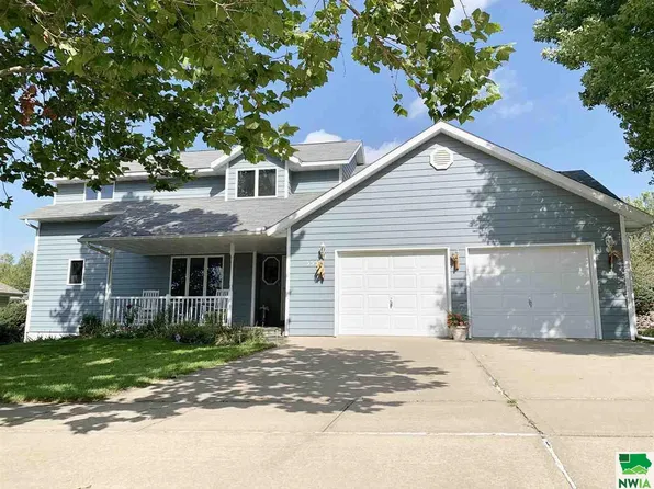 355 17th St SE, Le Mars, IA 51031