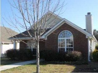 1068 Village Trl, Calera, AL 35040