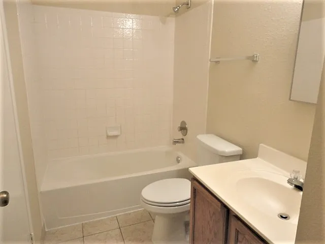 4914 Dovefield Dr — Photo 6