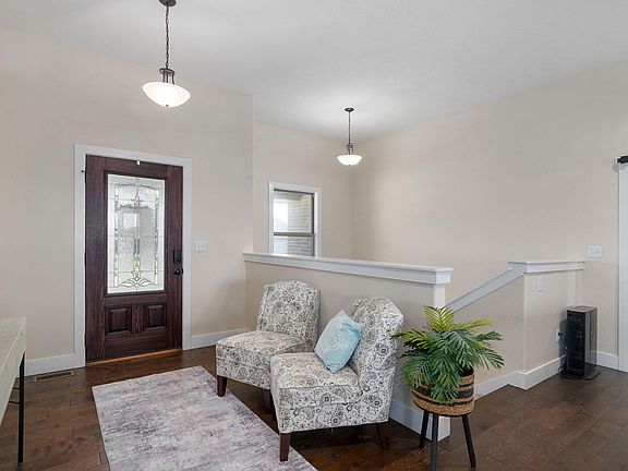 3rd image of 2741 W Fishhook Avenue
