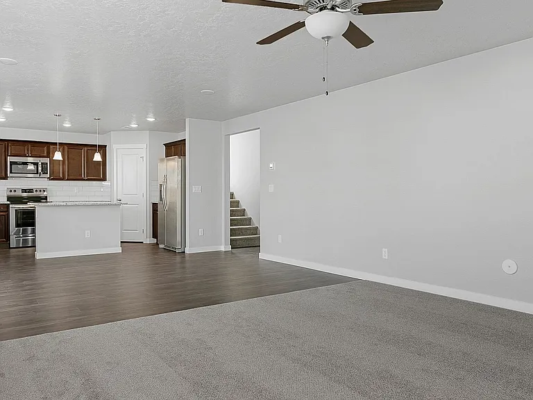 678 E Taper St — Photo 5