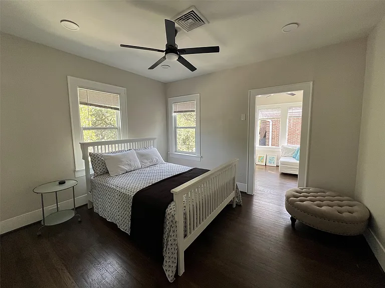 1911 Bissonnet St — Photo 10