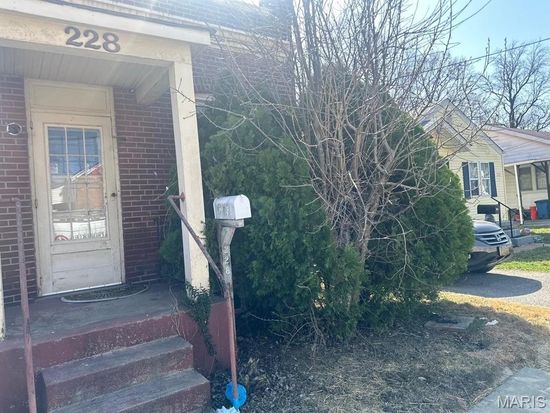 228 W Loretta Ave, Saint Louis, MO 63125