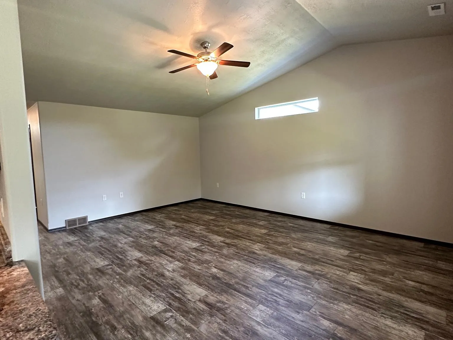 3 bed, 1640 sqft, $2,400 — Photo 3