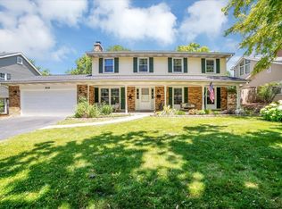 916 Stratford Ln, Downers Grove, IL 60516