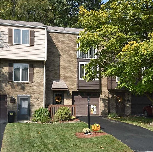 323 Joan Of Arc Ct photo 1