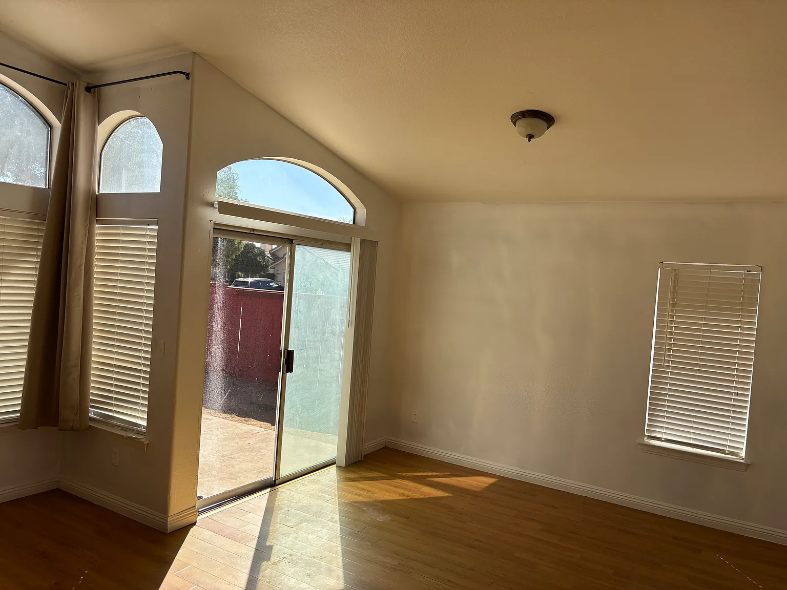 3 bed, 1448 sqft, $2,595 — Photo 3