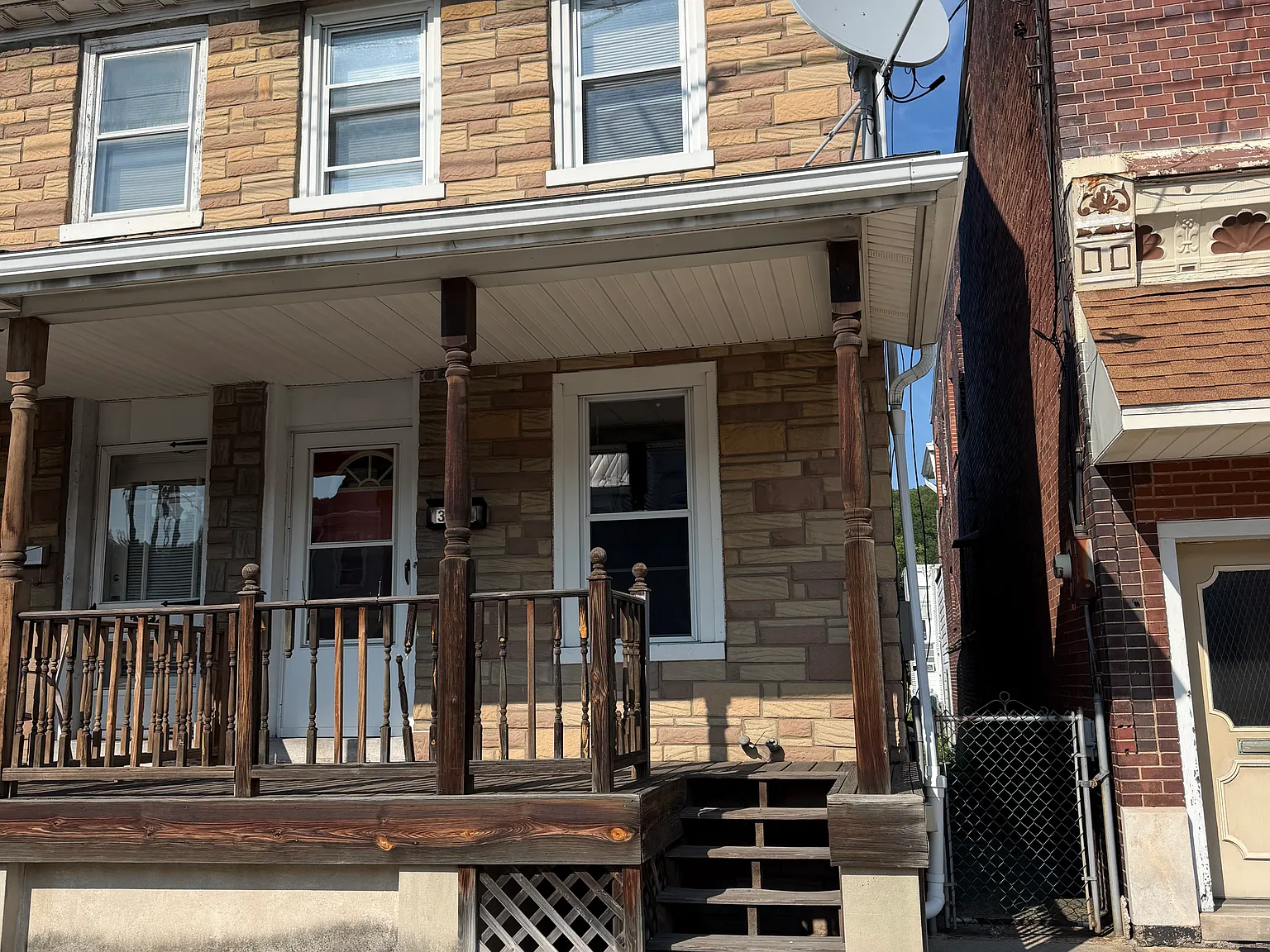 3 bed, 1155 sqft, $1,300 — Photo 1