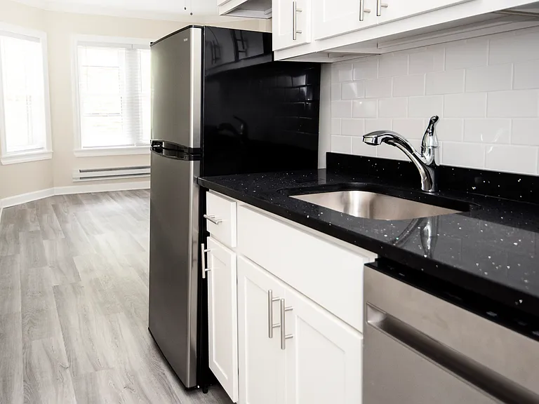 646.5 W Roscoe St #2S — Photo 2