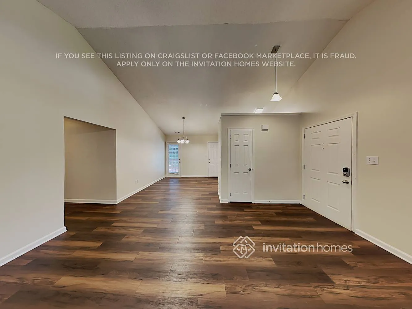 7805 Royce Hall Ln Charlotte, NC 28216 — Photo 3