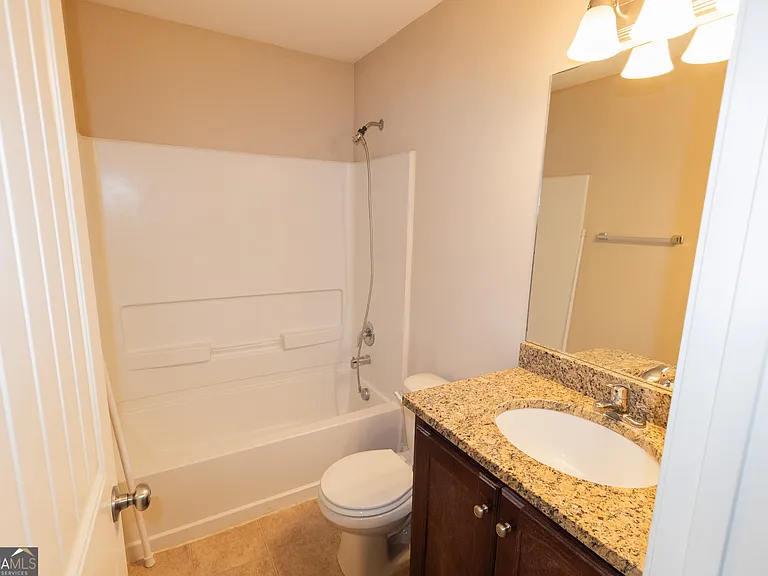 612 Hampstead Ave — Photo 15