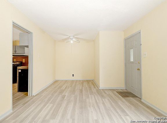 3rd image of 122 Bluffside Dr